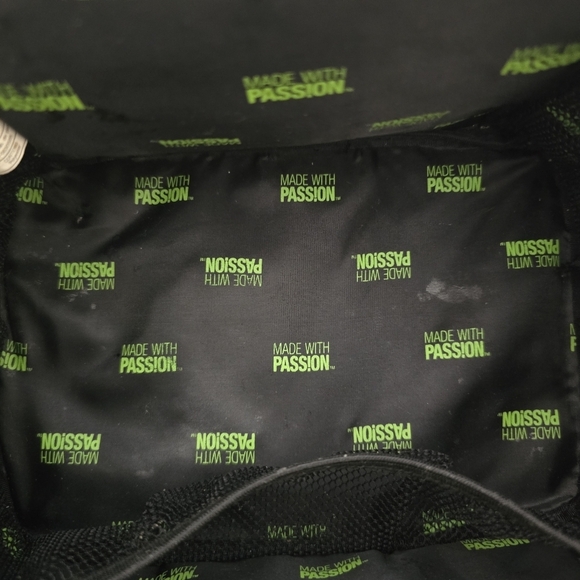 ⭐️40% Off⭐️ The Body Shop Vintage Train Case - Picture 7 of 14